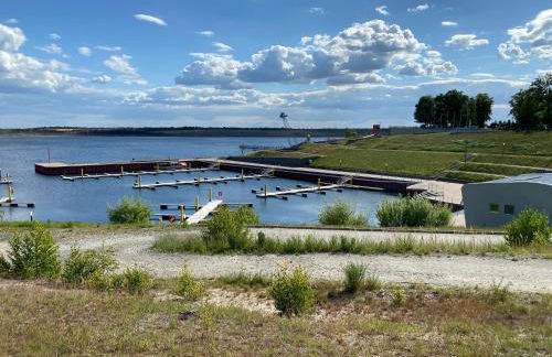 Modernes Apartment am Hafen mit Seeblick - Photo 9