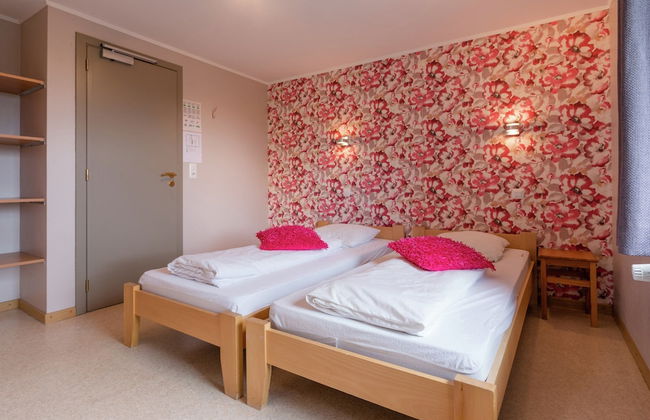 Holiday Home with Sauna, Garden, Terrace, BBQ & Fireplace - Photo 7