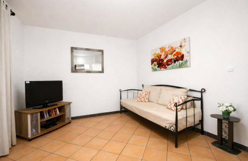 Homey 1 bedroom Apt 5 min Walk to Split Old Town & Bacvice Beach - Photo 10