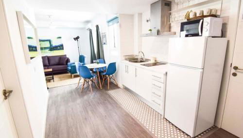 Apartamento con terraza en el centro histórico de Capuchinos - Photo 4