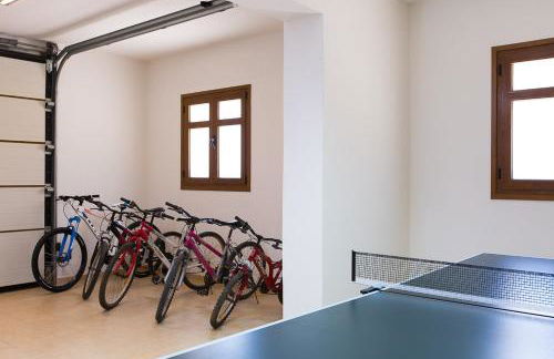 Saridakis Villa, Multi-Generational Escape & Pool, By ThinkVilla - Foto 46