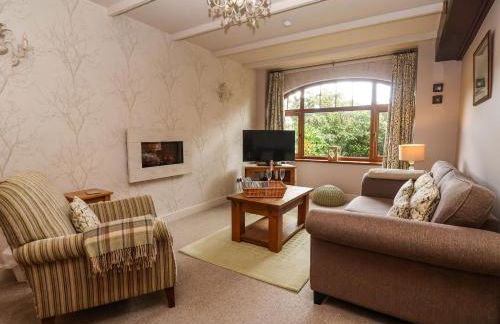 1 Woods Garth - Photo 4