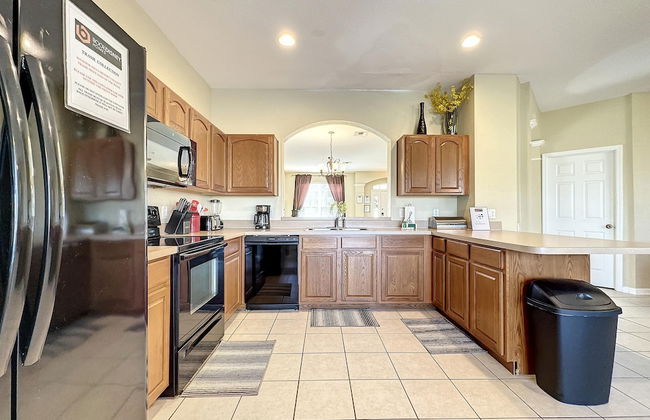 This Amazing 6 Bedroom Property With a Lake View - Foto 5