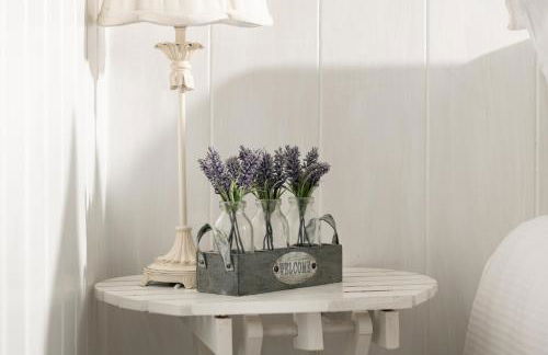 Woodland Art Studio - Cosy Woodland Studio with Private Hot Tub - Photo 17