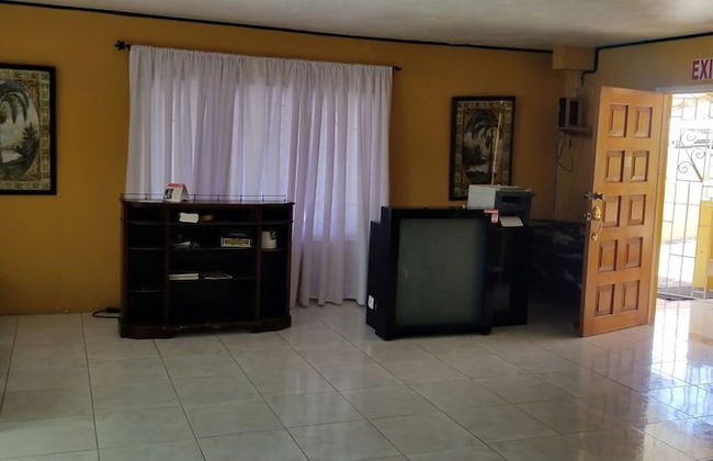 Holiday House at Villa Montego - Photo 2