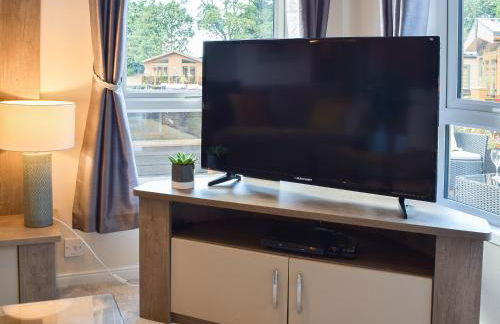 Riverside Lodge - Photo 4