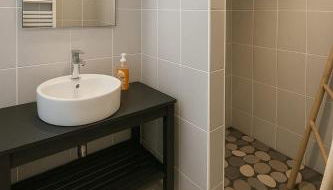 Charmant appartement 3 grandes chambres au coeur de Nice au calme absolu - Foto 2