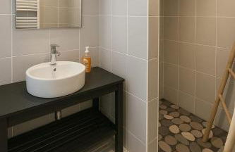 Charmant appartement 3 grandes chambres au coeur de Nice au calme absolu - Foto 2