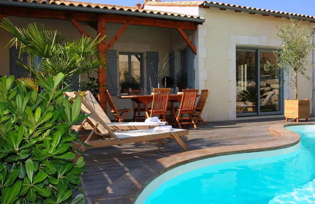 Luxury Villa With Covered Terrace in Chalais - Foto 17