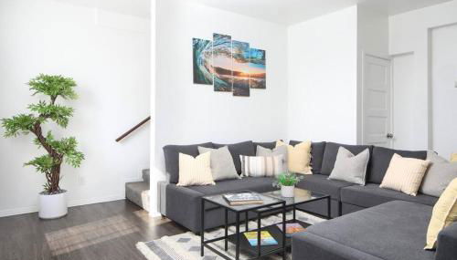 3 Bedroom 2 Bath House with Parking - 10 Guests - Foto 2