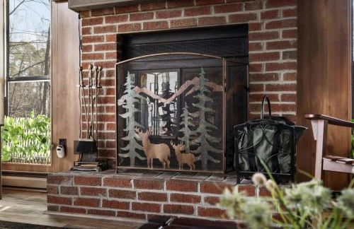 Zen Vibe w Fireplace Grill Deck & Screened Porch - Foto 15