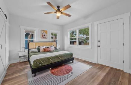 Mid-Century Modern Retreat by Coffee, Food + Shops - Foto 18