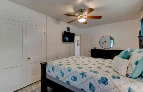 Shark Shack large house minutes to the beach - Photo 7