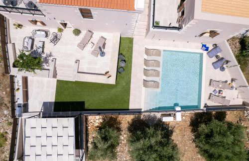 Pavlina Villa , a hidden gem with heated pool and ping pong! - Photo 41