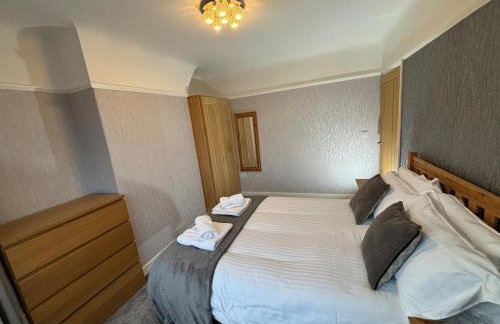 Entire House, Parking, Facilities, sleeps up to 6, suitable for contractors, families or NHS - Foto 33