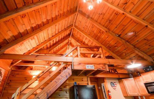 Hot Tub & WiFi - Hidden Chalet Red River Gorge KY - Foto 18