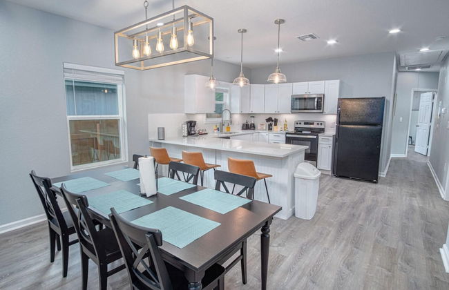 Newly Remodeled 4BR 2BA Near Amazing Downtown - Photo 6