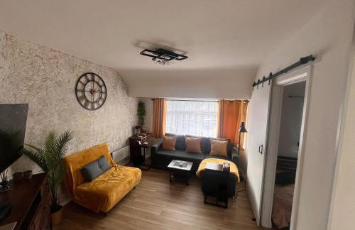 Luxury Smart 1-Bedroom Residence, Windsor,Slough, Sleeps 4, Garden, Parking - Foto 5