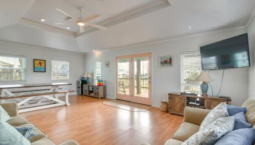 Steps to Sea! Crystal Beach Home with Furnished Deck - Foto 2