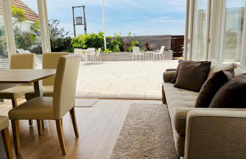 Fabulous Beach Front Holiday Location - Pass the Keys - Photo 28