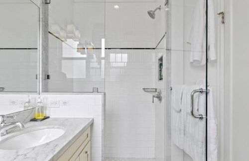 Spacious SF Haven - Cozy Bedrooms & Modern Kitchen - Foto 17