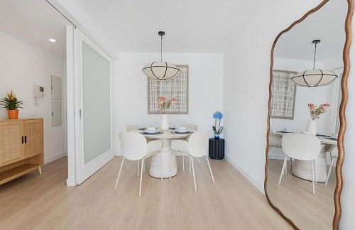 Quiet modern 2 bed apartment with Balcony, Pool and Free Parking - Foto 12