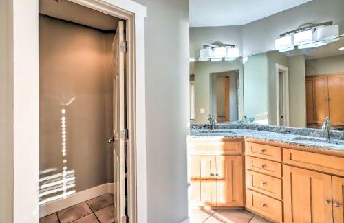 Waterfront Mound Retreat with Dock and Lake Access! - Foto 14