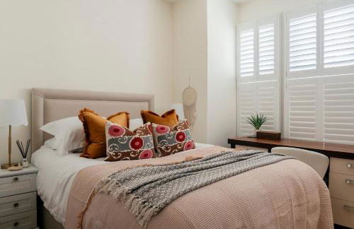 Beautiful Ground Floor Apartment Plus Private Garden - Photo 3