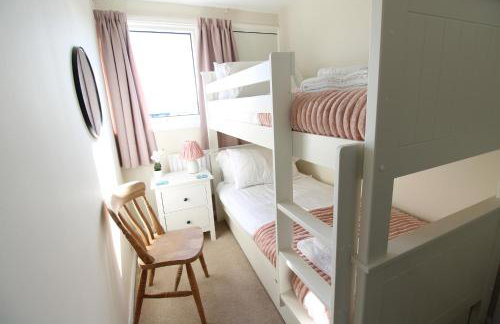 Penderic - 3 Bedroom Cowes Stay with Balcony & Panoramic Solent Views Close to Shops, Cafés, Sailing Clubs & Beach - Foto 16