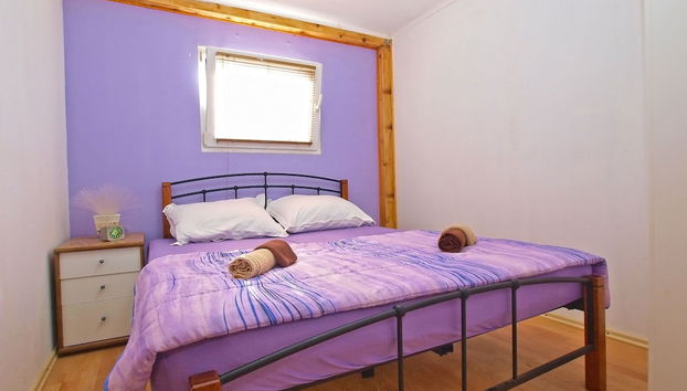 House 1422 - Photo 3, Room