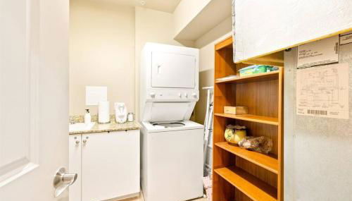 Seaside Waterfront condo walking to downtown and beach - Foto 3