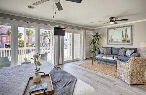 Walk to Surfside Beach Studio with Covered Balcony - Foto 7