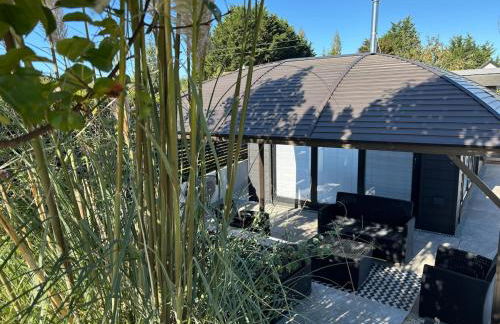 Little Woodlands Chalet with Private Garden & Hot Tub - Foto 32