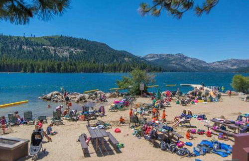 3BR Tahoe Donner Cabin with HOA Perks like Pools Hot-Tub Minutes to Trails Lake Golf - Foto 23