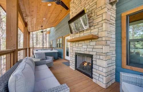 Serene Broken Bow Cabin with Hot Tub and Fire Pit! - Photo 2