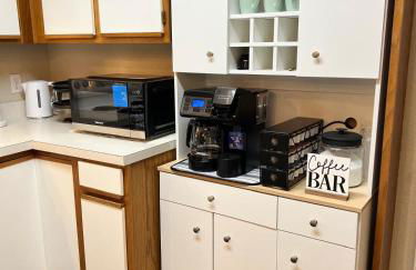 Family Fun! Sleeps 8, King Bed, 2 Queens, and Sofa Bed, Games - in Rogers - Foto 5