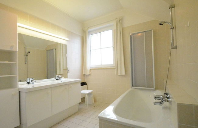 Spacious Villa Near Lesse - Photo 16