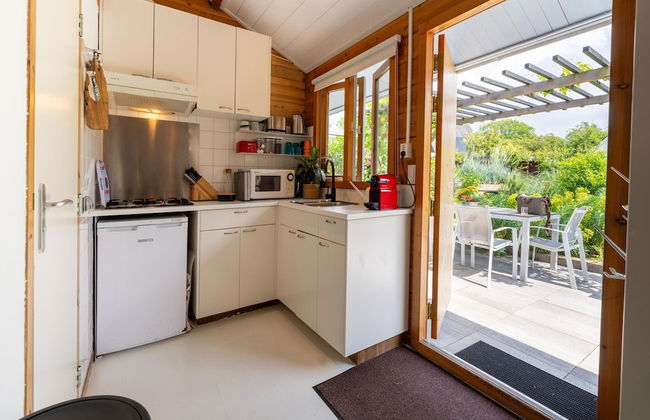 Holiday Home With Bubble Bath - Photo 12