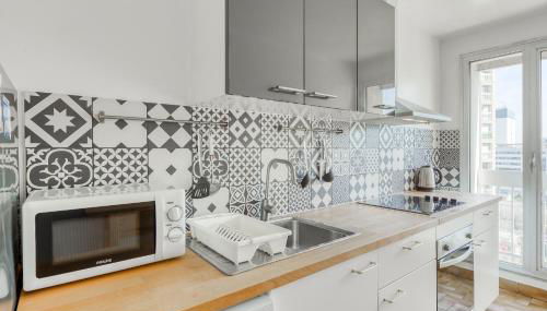 4 min walk to Metro, 60m², renovated, La Défense - Foto 3, stove, dishwasher