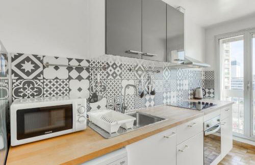 4 min walk to Metro, 60m², renovated, La Défense - Photo 3