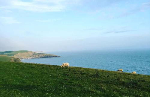 Boho Family Escape near Dunraven Bay with Sea Views - Foto 16