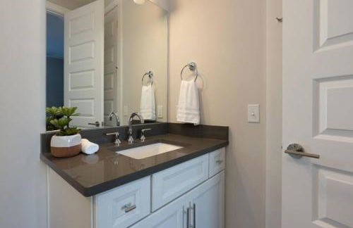 Large Royal Townhome Beautiful Design and Rooftop - Foto 19