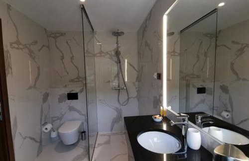 EST Villa DIOCLETIAN on Solta - luxurious villa, beachfront, private pool, outdoor BBQ, large terrace and garden, free parking - Wonderful privacy - Foto 21