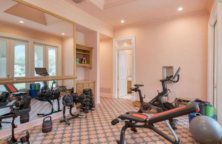 The Pond Estate by Avantstay Maximalist Designer Compound w/ 2 Casitas, Indoor + Outdoor Pools, Tennis Court, & Gorgeous Mountain Views 12k Sqft - Foto 75