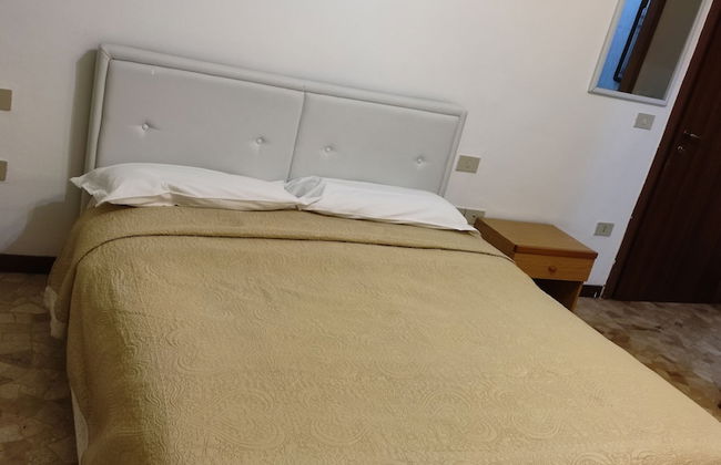 Caponi Bros - Photo 10