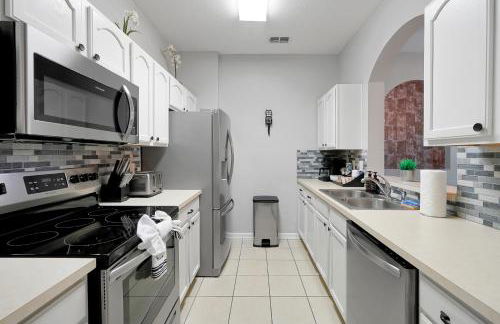 Spring Break Awaits Disney Close Pool Slides Fun - Foto 7