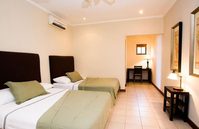 Beautiful Condo in Peaceful Cliffside Location with a Private Balcony & Stunning Ocean and Mountain Views - Foto 4