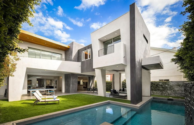 Alfred Villa - Photo 1