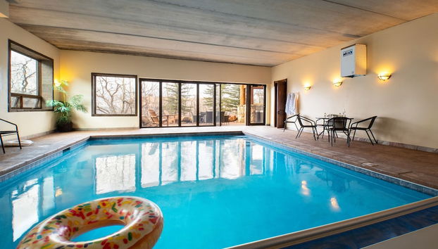 High Meadow by Avantstay Alpine Views w Indoor Pool Hot Tub Open Floor Plan - Foto 2, Habitación