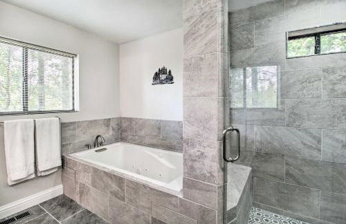 Family Cabin with Game Room! 32 Mi to Sunrise Resort - Foto 13